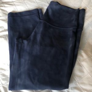 Lululemon wunder under train